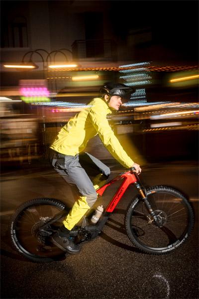 Fahrradbekleidung Signalfarbe Neongelb mit Reflektoren