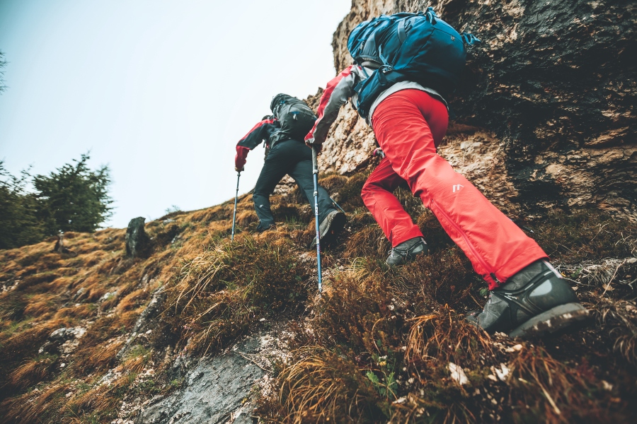 Robuste Outdoorhosen weisen einen höheren Baumwollanteil auf Leichte oder robuste Wanderhose