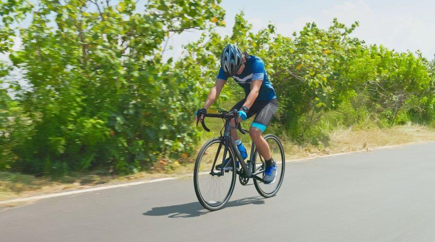Rennradfahrer.- Fahrradsattel zu hart